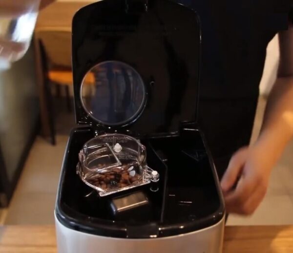 Cafetera CUISINART Programable 12 Tazas con Molino - Imagen 3